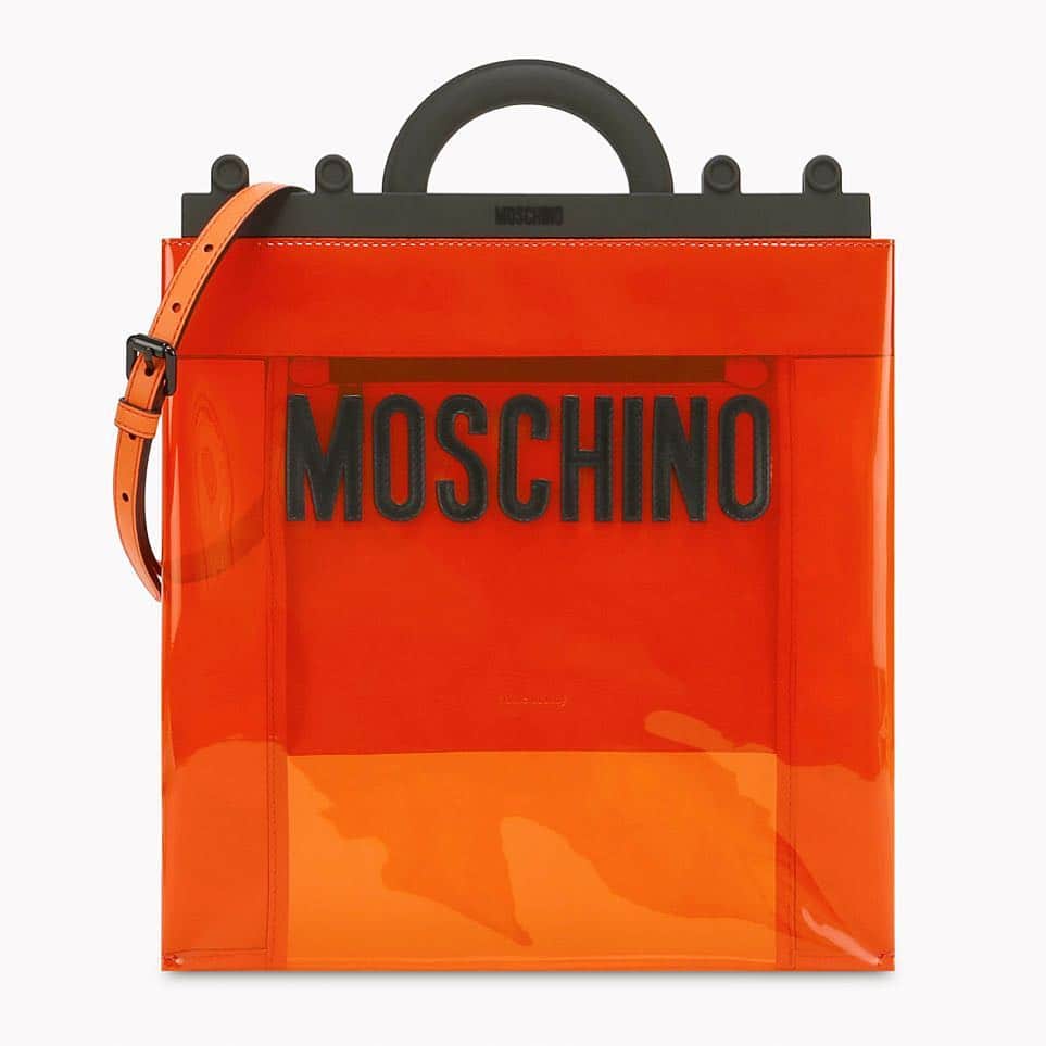 Moschinoさんのインスタグラム写真 - (MoschinoInstagram)「Moschino PVC shopper bag on moschino.com and Moschino Shops #moschino @itsjeremyscott」3月26日 12時58分 - moschino