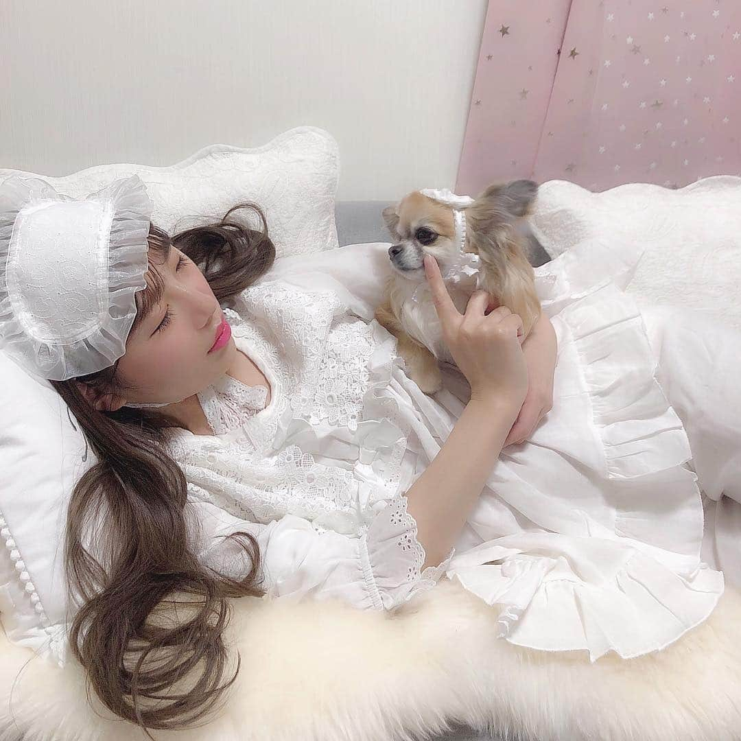 月森世菜さんのインスタグラム写真 - (月森世菜Instagram)「お揃いのアイマスク❤︎ . ルームウェア❤︎ #loveran . . #ホワイトコーデ #せいなホワイト #コットン #コットンレース #フリルブラウス #アイマスク #vintage #シミラールック」3月26日 12時59分 - seina.tsukimori