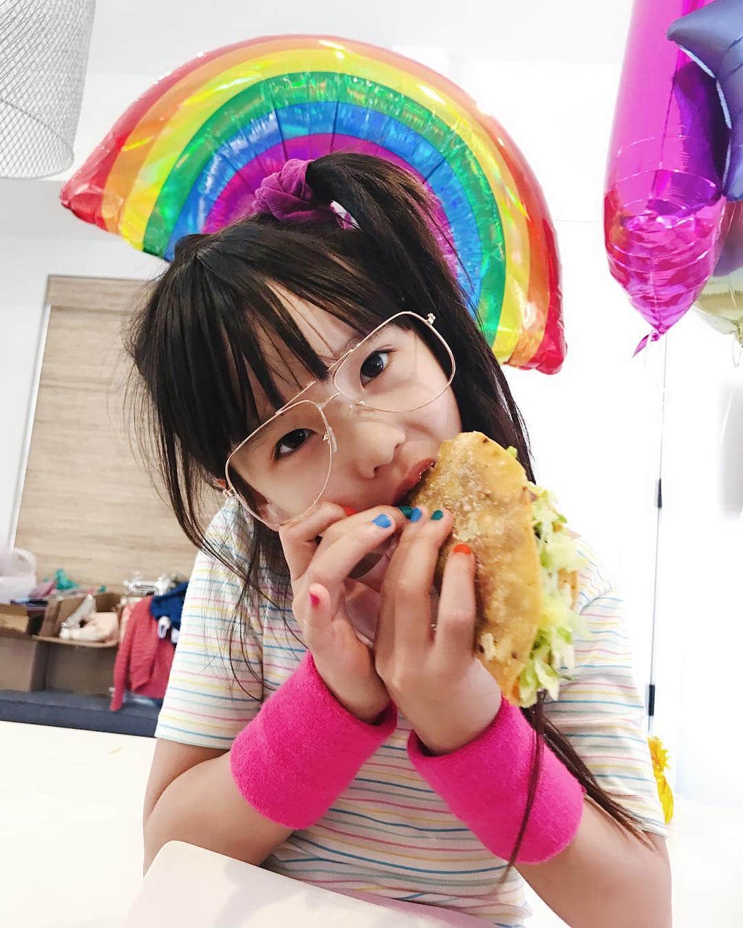 Zooey Miyoshiさんのインスタグラム写真 - (Zooey MiyoshiInstagram)「Just a few of our favorite things from #zooeystuckinthe80s 💁🏻‍♀️ 📸: @kimber.collective . . . . . A big thank you to @thenailtruck for pampering our friends, @jimboystacos for feeding all of our guests, @yoobi for supplying us with stickers to DIY our @realcaboodles, @lipsmackerbrand for gifting the cutest product to fill our caboodles, @cinderellacakes for baking us this adorable @barbie Birthday Cake, @partycity for supplying all the Barbie decor, @sunnylifeaustralia for coming through with pool floaties and @anagramballoons for the cutest balloons to fill a girl’s dream! 💜」3月26日 13時04分 - zooeyinthecity