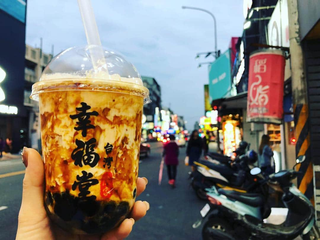 ヒガリノさんのインスタグラム写真 - (ヒガリノInstagram)「__ . ついにきたーーー！！！！ 年末年始の台湾旅行で飲んでから 早く日本にも上陸してくれと 言い続けていた中毒性のある幸福堂！ 日本でも飲めるなんて🥺🥺🥺 (嬉しすぎて女子みたいな投稿しちゃった) . #幸福堂 #台湾 #タピオカ #黒糖タピオカ」3月26日 13時23分 - __higarino__