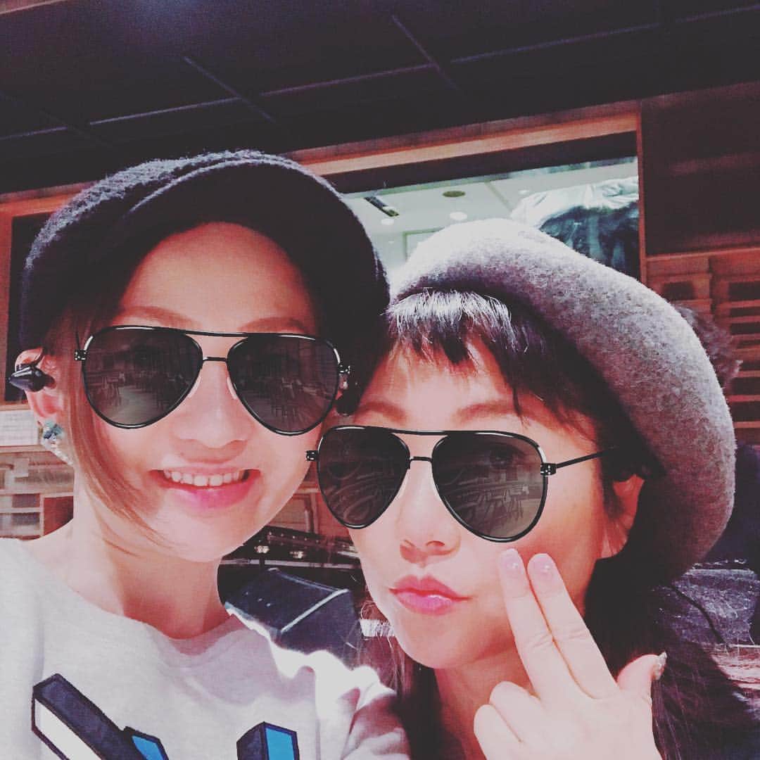 宮本美季さんのインスタグラム写真 - (宮本美季Instagram)「rehearsal❤️ @mikaarisaka さんとこのメガネ👓  #鈴木雅之 #funkyflag #リハーサル #もうすぐツアースタート」3月26日 13時22分 - mikivoice
