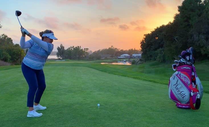 リセット・サラスのインスタグラム：「That Monday grind ⛅️🏌🏽‍♀️💙💕 @pingtour  @puresilkshave  @lpgakiaclassic  @aviaragolfclub  @antiguasportswear 📷: @paddysmith92」