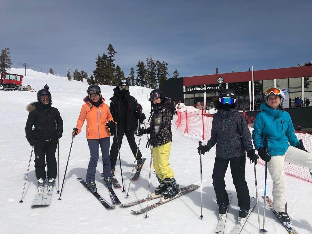 マーシャ・ゲイ・ハーデンさんのインスタグラム写真 - (マーシャ・ゲイ・ハーデンInstagram)「#motleycrew ski buddies @squawalpine w amazing @vidasimon1 @julittascheel @hudsonscheel @bridgetkennedybailey @daiiiiela」3月26日 13時33分 - mgh_8