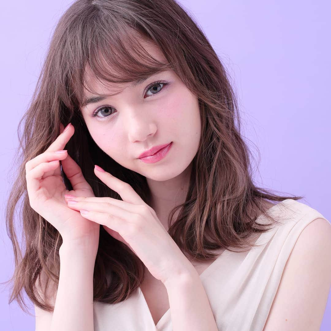 モテビューティー公式さんのインスタグラム写真 - (モテビューティー公式Instagram)「@ayamarshofficial #マーシュ彩 ちゃんイメモ😍. 今日のカラーは「#エアリーラベンダー 」だよ🎉 . 毎日使えるほどナチュラル、透明感のあるブラウンの瞳♡ そして、ふんわりラベンダーが儚げな印象に…💕 . 新色シリーズは、瞳に優しい ＵＶカット機能つき👋❌☀️ . 詳細は、プロフィールのURLからどうぞ👌 @motecon_official . #Motecon #モテコン #エアリーマンスリー #エアリーラベンダー #Seventeen #カレウケ #モテコン公式 #カラコン #カラーコンタクト #カラコンレポ #メイク #メイクアップ #アイメイク #コスメ  #美容 #女子力 #インスタ映え #イメチェン #可愛くなりたい #BeautyAura #Beauty #cosme #make #eye #eyemake #Moteマーシュ #Mote78」3月26日 13時47分 - motecon_official