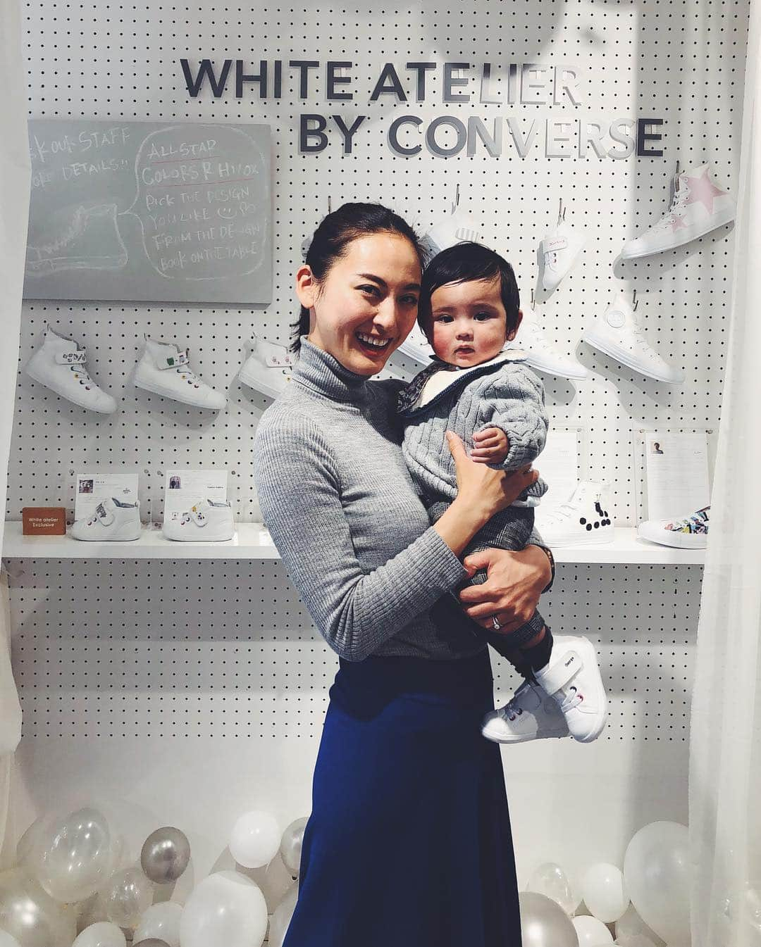 尾形沙耶香さんのインスタグラム写真 - (尾形沙耶香Instagram)「#firstshoes 👟  @wa_by_converse  #キッズカスタムプリント  #ファーストシューズ  はネーム入りの#コンバース 👶🏻」3月26日 13時47分 - sayakaogata