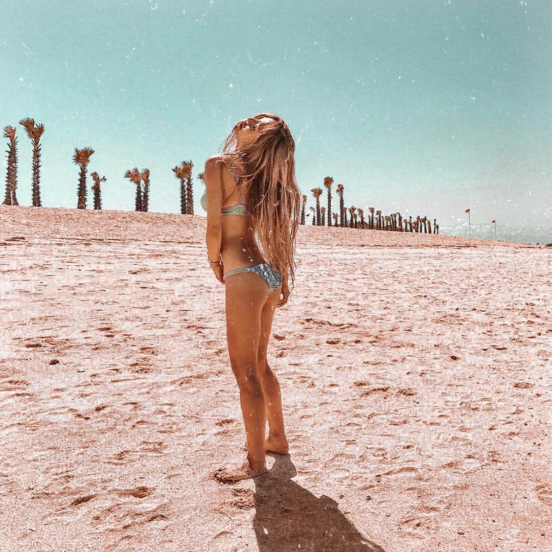 のインスタグラム：「need green! need palm🌴🌴﻿ ﻿ ﻿ Hello🧡﻿🌞 お部屋のインテリアを色々とイジってて、 もーすぐ愛してやまない ヤシ科のフェニックスロベレニーがやって来るの🌈🤭🌴﻿🌺 I neeeeed u😌✨🧡 ﻿ ﻿ #palmtreelife #beach #surfstylemodel #interior#beachhouse#tabi#西海岸#surf#urbansurf#garden#oceanside#oceansidegarden #lifestyle#tothebeach#ヤシのある生活 #フェニックスロベレニー #オーシャンサイドガーデン」