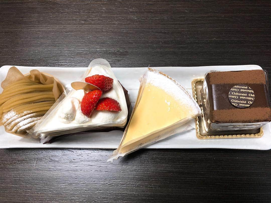 井上香織さんのインスタグラム写真 - (井上香織Instagram)「昨日久しぶりにケーキを買ったのに3人揃って21:30就寝。。 #ケーキ #シャトレーゼ #何もない日だけど #朝からケーキ」3月26日 14時02分 - kaorin888