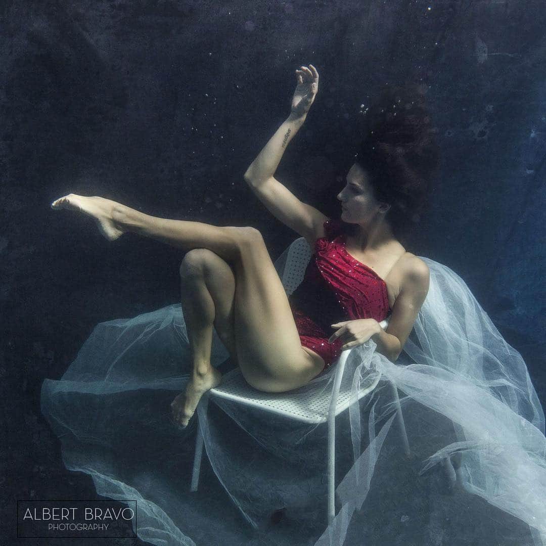 アンドレア・フエンテスのインスタグラム：「Underwater world - by @albertbravofoto」