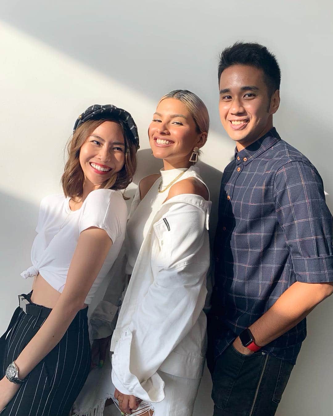 ソニアのインスタグラム：「This girl is GLOWIN @tabithanauser 💫 She’s killin’ it out there rn with her latest song Don’t Let Me Drown, available on all platforms!! Lots of love for you always, my nasty gal 🖤  #987fm #radio #fresh #hitmusic」