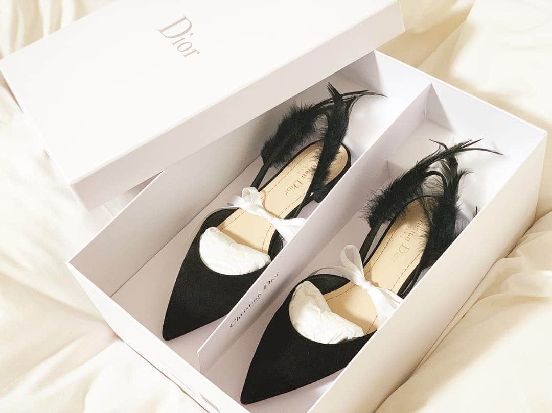 亜里沙さんのインスタグラム写真 - (亜里沙Instagram)「Totally forgot to put on this pretty shoes during winter😭See u next winter(ToT)/~~~♡ #dior #diorlover」3月26日 14時22分 - alisa_0302