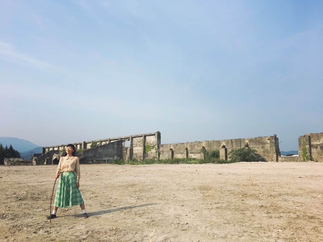 安藤サクラさんのインスタグラム写真 - (安藤サクラInstagram)「タイトルバック🌪🌪🌪🌪🌪 オフショット 監督と🕴🌪」3月26日 14時29分 - sakuraando