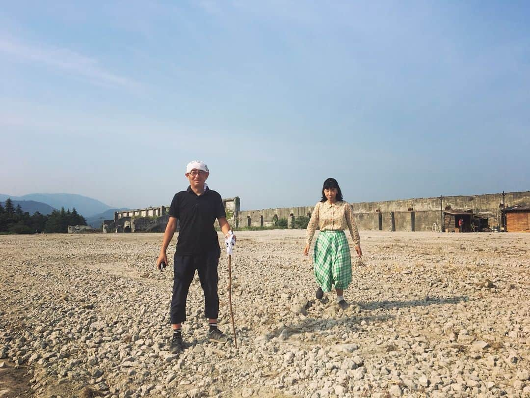 安藤サクラさんのインスタグラム写真 - (安藤サクラInstagram)「タイトルバック🌪🌪🌪🌪🌪 オフショット 監督と🕴🌪」3月26日 14時29分 - sakuraando