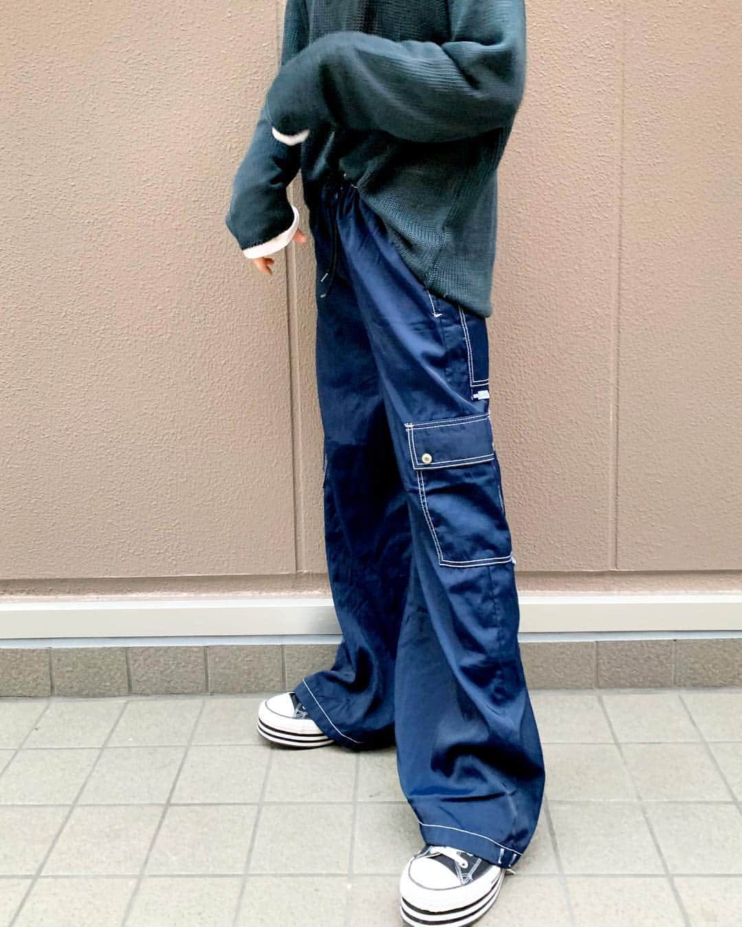 ジャムルさんのインスタグラム写真 - (ジャムルInstagram)「90's NYLON raver PANTS ¥5000+tax ウエスト 〜102cm 全長 106.5cm 股下 70cm すそ幅 36.5cm . 通販も可能です。 お問い合わせはお電話で承ります。 . #お問い合わせはお電話で承ります #jammru  #osaka  #fashion  #streetstyle  #streetfashion  #vtg  #vintage  #used  #usedclothing  #古着 #古着屋 #ファッション #70s #80s #90s」3月26日 14時32分 - jammru