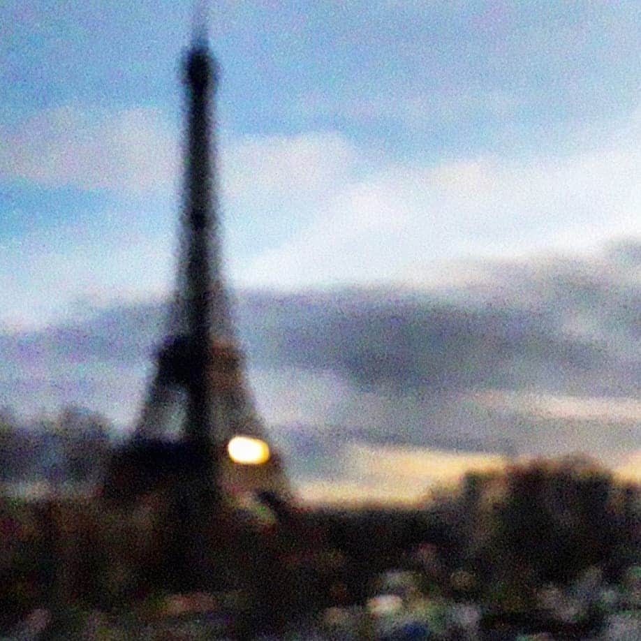 倉岡晋也のインスタグラム：「Nobody knows ✓ About a future... Too much information will make lost way. I should need clear eyes, but sometimes need cloudy eyes.. I have to make sure if I can trust the information with that... 情報が多すぎる現代。。 見え過ぎて本質を見失うより、たまには曇った目線で見た方が答えが見えて来るのかもしれない。。 #たまたま撮れたピンぼけ写真も起きがけの夢と現実の間みたいで良かったり」