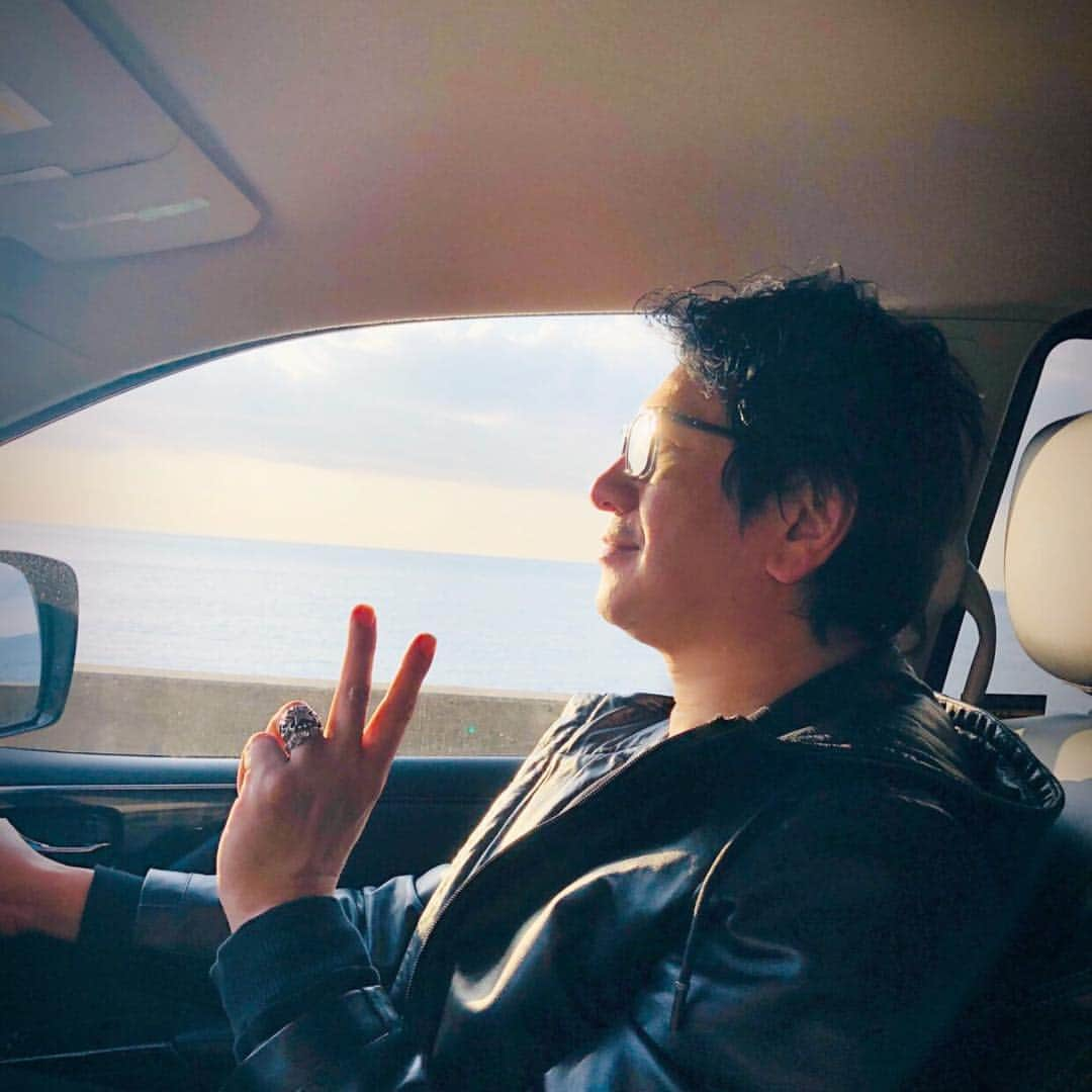 川崎麻世さんのインスタグラム写真 - (川崎麻世Instagram)「昔から運転は好きだなー🚙 でも昔に比べたらかなり安全運転になったよ💦 それでいいのだ👌」3月26日 14時40分 - mayokawasaki