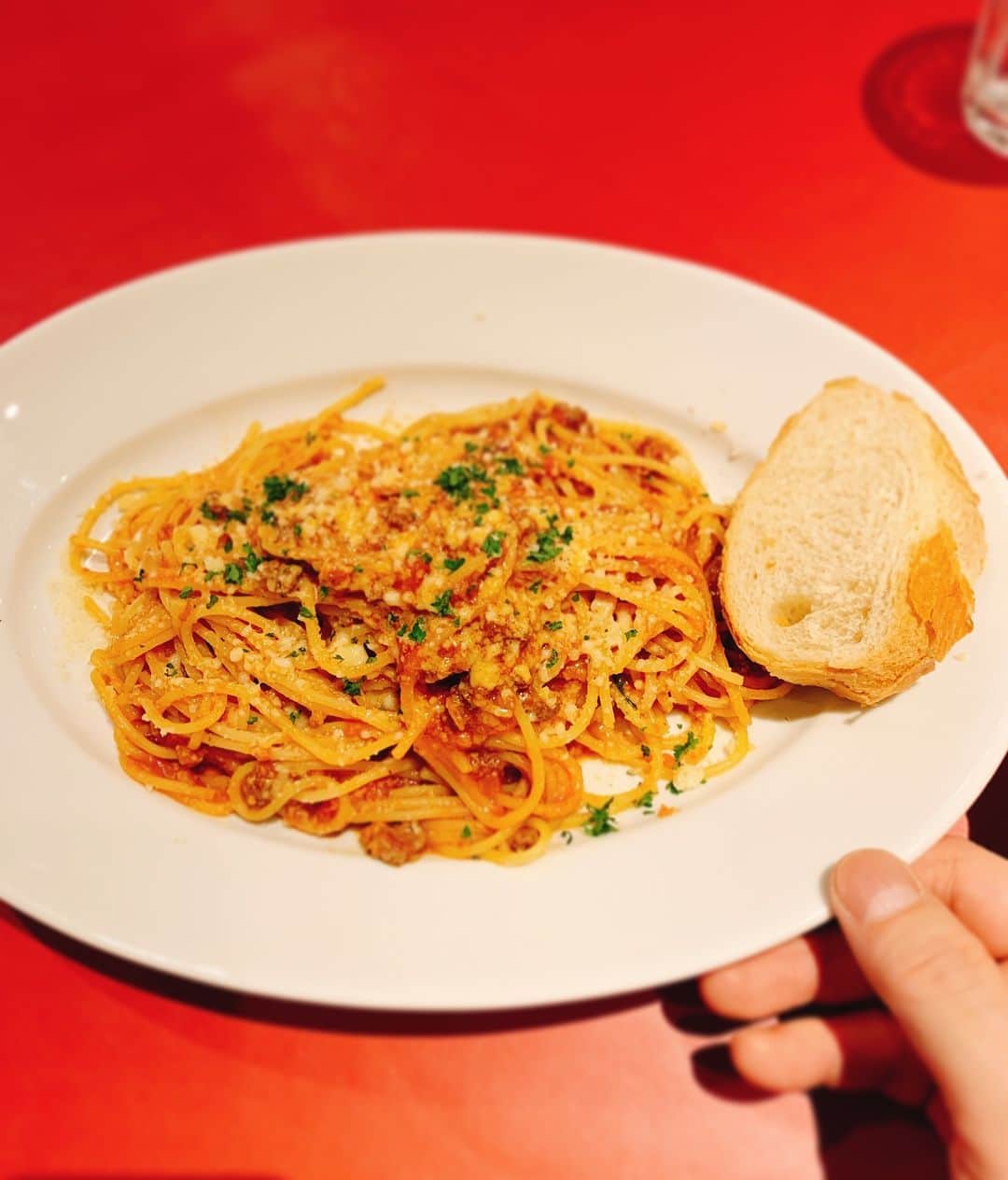 樫原伸彦さんのインスタグラム写真 - (樫原伸彦Instagram)「今日のランチはミートソース◎  このあと、ボーカル録り。 声の1番おいしい所を ジャストミートしたい。  #pasta #パスタ #spaghetti #スパゲッティ #tokyo #japan #akasaka #赤坂 #lunch #ミートソース #yummy #foodie #delicious  #restaurant #italian #イタリアン #イタ飯 #レストラン」3月26日 14時43分 - nobustagrammy