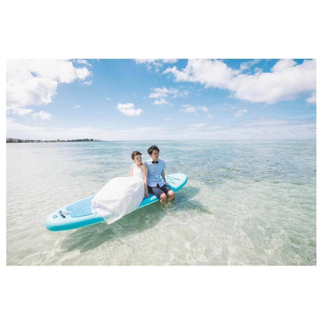 L Photography Guamのインスタグラム：「透き通る海 ----------------- #Lフォト #lphotographyguam  #ウェディングフォト #結婚写真  #ロケーションフォト #ウェディングニュース #前撮り #HUEART_life  #結婚式撮影 #結婚式カメラマン  #ウェディングフォトグラファー  #happywedding #結婚式準備  #marryxoxo #marry花嫁  #卒花嫁 #卒花 #チェリフォト  #ファインダー越しの私の世界  #写真で伝えたい私の世界 #写真撮ってる人と繋がりたい  #写真好きな人と繋がりたい  #日本中のプレ花嫁さんと繋がりたい  #東京カメラ部 #tokyocameraclub  #instawedding #weddingphoto  #guam #グアム  フォトプランのお申し込み、お問合せはDM、またはメールでどうぞ。」