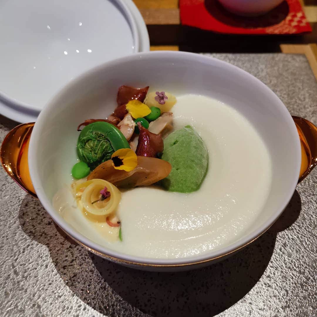 藤原ヒロシさんのインスタグラム写真 - (藤原ヒロシInstagram)「スープ、冷たいんだ、、。美味しい。口の中リフレッシュ。@goh_f」3月26日 14時59分 - fujiwarahiroshi