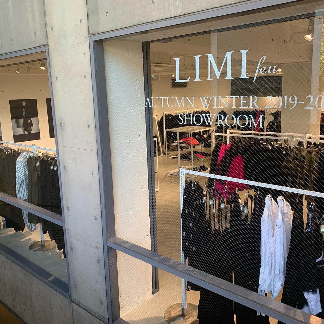 山本里美のインスタグラム：「明日から展示会です。 お待ちしてます🌸  #limifeu」