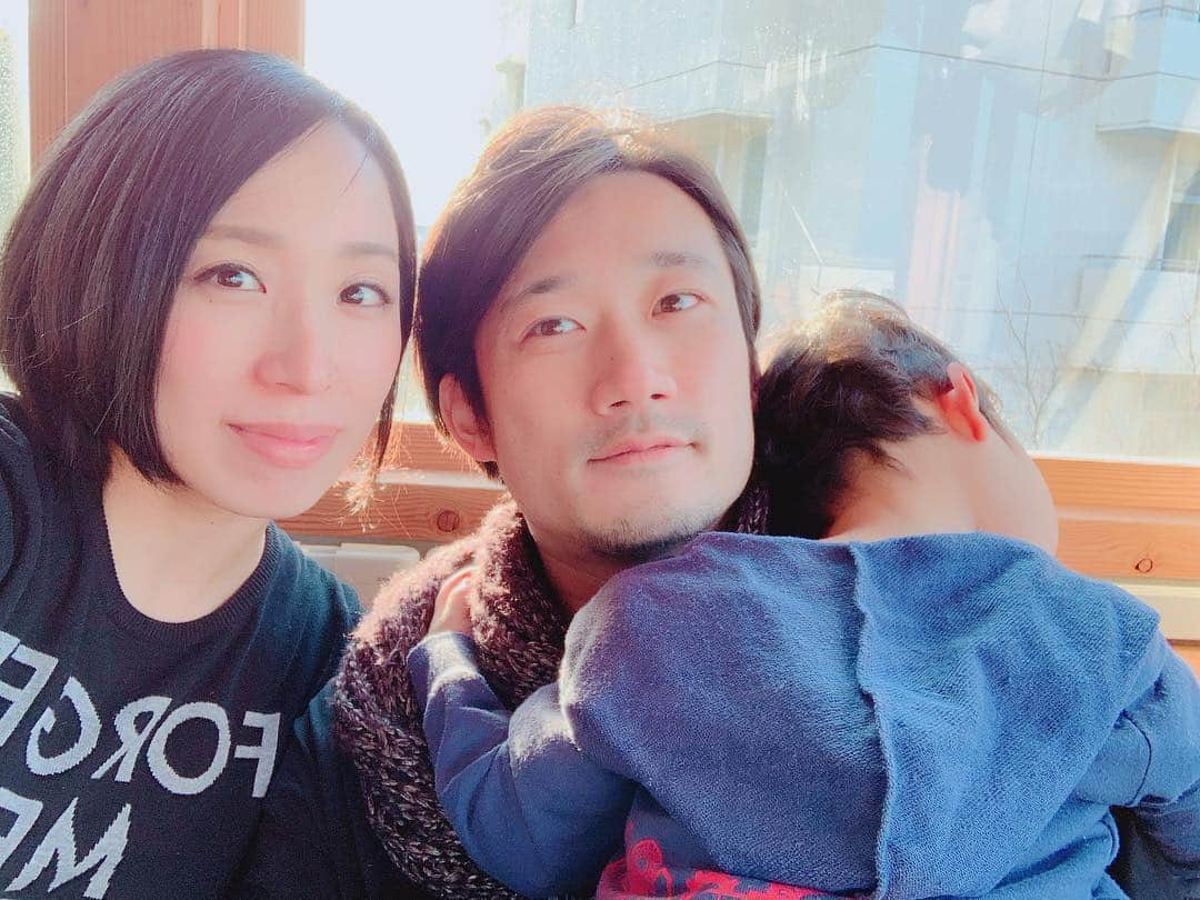 Miho Tanakaさんのインスタグラム写真 - (Miho TanakaInstagram)「夫婦で顔が似てきた気がする。﻿ ﻿ 8年たったら夫婦も似てくるのか😳？﻿ ﻿ ﻿ _____________﻿ ﻿ #似たもの夫婦 #夫婦 #顔が似てる﻿ #ab型同士 #ひとりっこ同士 #同い年夫婦﻿ #変わり者同士 ﻿ #家族 #family ﻿ ﻿ #妊娠中 #妊娠10ヶ月 ﻿#マタニティ#妊娠後期﻿﻿﻿﻿﻿ #2019年4月出産予定 #第三子 #男の子予定﻿﻿﻿﻿﻿ #男の子兄弟 #36w #マタニティライフ #氷食症 #ソフロロジー﻿﻿ #出産準備 #臨月  #天使ママ﻿」3月26日 15時26分 - mie__blogger