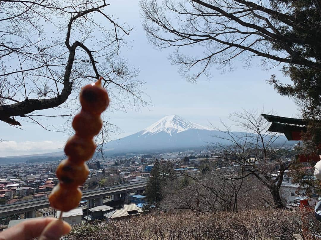 中村愛さんのインスタグラム写真 - (中村愛Instagram)「🗻♡ ・ ・ ・ #山梨県 行ってました‼️ いろんな #富士山 堪能！ 昨日も今日もハッキリクッキリ見れた🌟 でも食べてばかりですw #インスタ映え #mtfuji  #花より団子 #中村愛 #旅行」3月26日 15時19分 - nakamuramura_ai