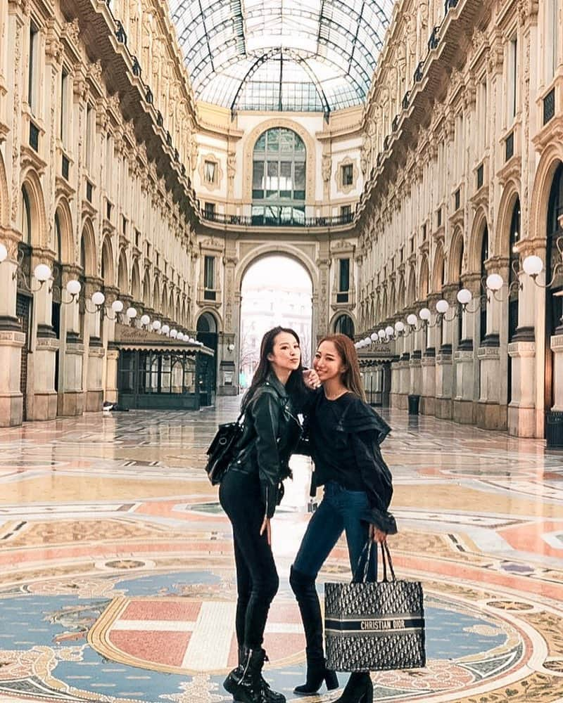 福井仁美さんのインスタグラム写真 - (福井仁美Instagram)「Love travel buddy ✈︎✈︎ ・ #milan #italy #ミラノ #イタリア #milanofashionweek #bff #goprogirl #gopro #gopro脚長効果」3月26日 15時34分 - hitton28