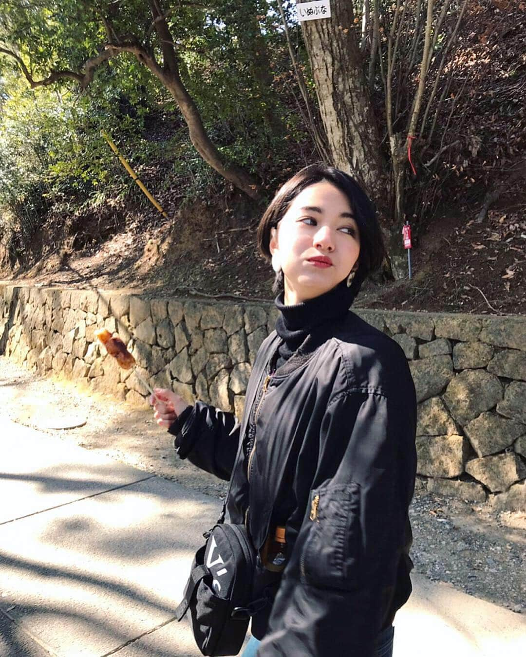 黒澤はるかさんのインスタグラム写真 - (黒澤はるかInstagram)「🤸‍♂️♡ #食いしん坊が止まらない #山登ってもプラマイゼロ#🍡 #頬張り過ぎ  #いぬぶな」3月26日 15時28分 - haruka_offi