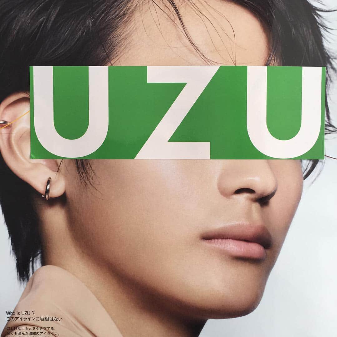 MICHIRUさんのインスタグラム写真 - (MICHIRUInstagram)「My recent work for @spurmagazine  UZU by flowfushi @uzu_byflowfushi  Unframe The Beauty✨✨✨ . Who is UZU？？ この端正な顔立ちのモデルさん誰だかわかりますか〜？？ このシールを剥がすと、、、。。。 でてくるのは 、、、👀👀👀 続きはSPUR見てね😍 . このアイラインに垣根はない。 modeなuzuが世界を変える。 . photo @520_igarashi  hair @hairtetsu  styling Mayu Yauchi model ❓ editor @gawachin . #uzu #美を解き放て #uzubyflowfushi #UnframeTheBeauty」3月26日 15時29分 - barbiemichiru