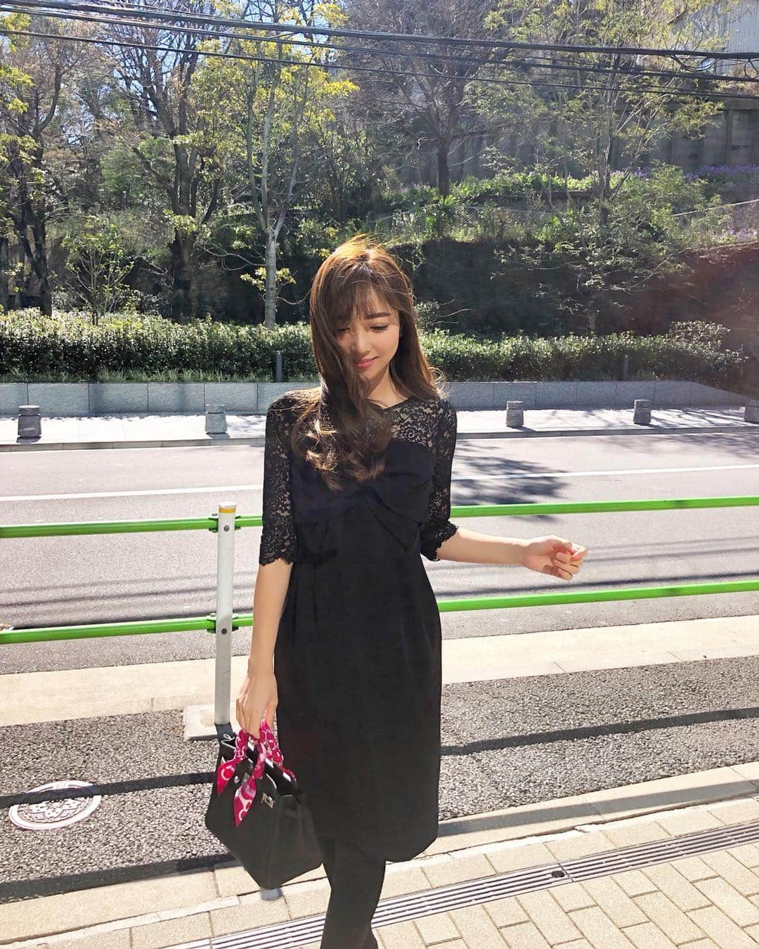 岡部あゆみさんのインスタグラム写真 - (岡部あゆみInstagram)「先日の食事コーデ🌞🍹 マルイさんから @dreni_dress_official のドレスレンタルサービスが始まり利用してみました✨ドレスの種類も豊富で バッグやアクセサリーなどの小物もたくさんあるので 気分によって様々なコーデを楽しめていい! こういう服って出番が少ない割に 一式揃えると結構高くついちゃうのが悩みでしたが レンタルハマりそうです♡ 近々友人の結婚式があるのでまた利用したいな🌸 . #doreni #pr #レンタルドレス #ドレニ #ドレス #結婚式コーデ #お呼ばれコーデ」3月26日 15時30分 - ayumi_okabe