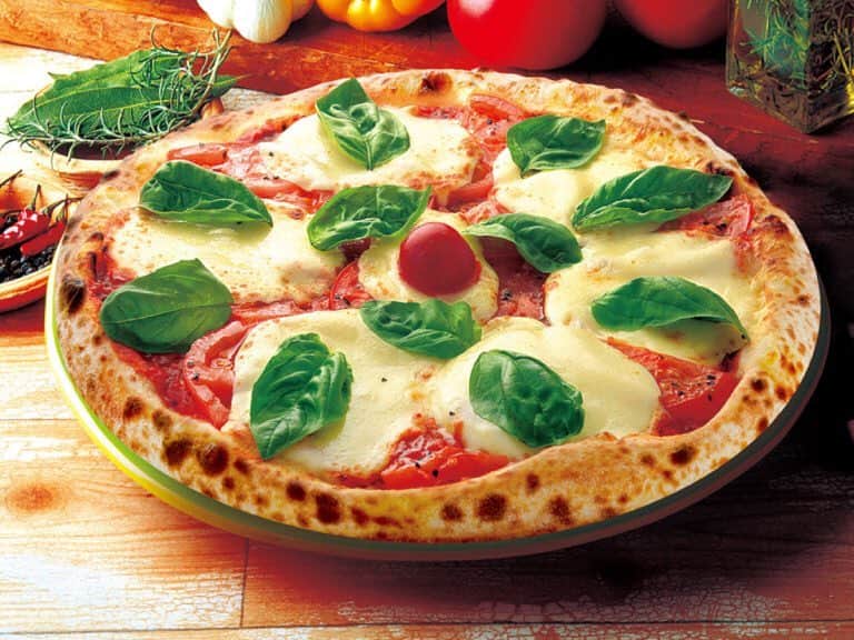 宅配ピザ「ナポリの窯」さんのインスタグラム写真 - (宅配ピザ「ナポリの窯」Instagram)「トマト多めのマルゲリータが﻿ 1番人気です♪﻿ ﻿ 普通のマルゲリータでは満足できない！という方にお薦めな♡﻿ まるごと1個分のトマトを使用した贅沢なマルゲリータ。﻿ ジューシーなトマトとモッツァレラチーズの優しい味わいと、爽やかなバジルの香りが食欲をそそります・・・⭐️﻿ ﻿ ぜひご賞味ください♡﻿ ﻿ ﻿ ﻿﻿ #ナポリの窯 ﻿﻿﻿﻿﻿﻿﻿﻿﻿﻿﻿ #ナポリ ﻿﻿﻿﻿﻿﻿﻿﻿﻿﻿﻿ #ピザパ ﻿﻿﻿﻿﻿﻿﻿﻿﻿﻿﻿ #ランチ ﻿﻿﻿﻿﻿﻿﻿﻿﻿﻿﻿ #ディナー ﻿﻿﻿﻿﻿﻿﻿﻿﻿﻿﻿ #🍕 #ピザ ﻿﻿﻿﻿﻿﻿﻿﻿﻿﻿﻿ #ピッツァ﻿﻿﻿﻿﻿﻿﻿﻿﻿﻿﻿ #宅配ピザ ﻿﻿﻿﻿﻿﻿﻿﻿﻿﻿﻿ #デリバリーピザ ﻿﻿﻿﻿﻿﻿﻿﻿﻿﻿﻿ #おいしい ﻿﻿﻿﻿﻿﻿﻿﻿﻿﻿﻿ #美味しい ﻿﻿﻿﻿﻿﻿﻿﻿﻿﻿﻿ #美味しいピザ ﻿﻿﻿﻿﻿﻿﻿﻿﻿﻿﻿ #手作りピザ ﻿﻿﻿﻿﻿﻿﻿﻿﻿﻿﻿ #アツアツ﻿﻿﻿﻿﻿ #チーズ ﻿﻿﻿﻿﻿﻿﻿﻿﻿﻿﻿ #イタリアン　﻿﻿﻿﻿﻿﻿﻿﻿﻿﻿﻿ #パスタ ﻿﻿﻿﻿﻿﻿﻿﻿﻿﻿﻿ #dinner ﻿﻿﻿﻿﻿﻿﻿﻿﻿﻿﻿ #lunch ﻿﻿﻿﻿﻿﻿﻿﻿﻿﻿﻿ #pizza ﻿﻿﻿﻿﻿﻿﻿﻿﻿﻿﻿ #instagood ﻿﻿﻿﻿﻿﻿﻿﻿﻿﻿﻿ #instafood ﻿﻿﻿﻿﻿﻿﻿﻿﻿﻿﻿ #italian ﻿﻿﻿﻿﻿﻿﻿﻿﻿﻿ テレビの前で、#サッカー 観戦しながら﻿ #ピザパーティー」3月26日 15時43分 - napolinokama
