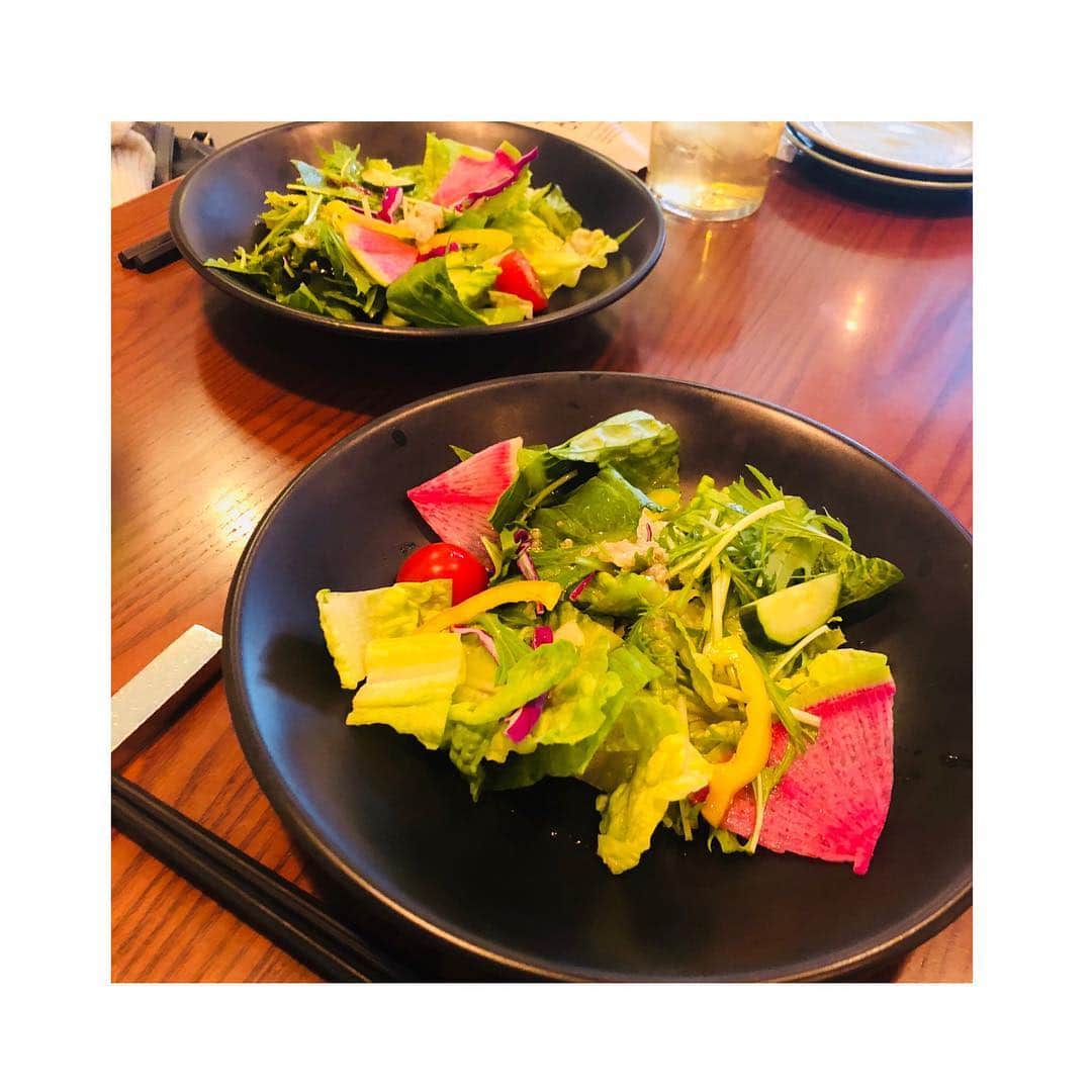 菊井彰子さんのインスタグラム写真 - (菊井彰子Instagram)「樹ちゃん @itsukifukuda とランチ🍴🍛昔はあんなに若くてキャピキャピしてたうちらも今ではもういい大人になりました🤦‍♀️ 樹さん、更に短いショートになっててますますかっこいい女性になってたよ♫お祝いにご馳走して頂きサラッとお会計を済ませてくれて男前過ぎて惚れる🙌💕 簡単にできる樹飯レシピをもらったので私は無敵の嫁になりました💪← #大切な人 #彰子がよき嫁になれますように （祈） #全力サポート」3月26日 15時39分 - yanakiku_kiku