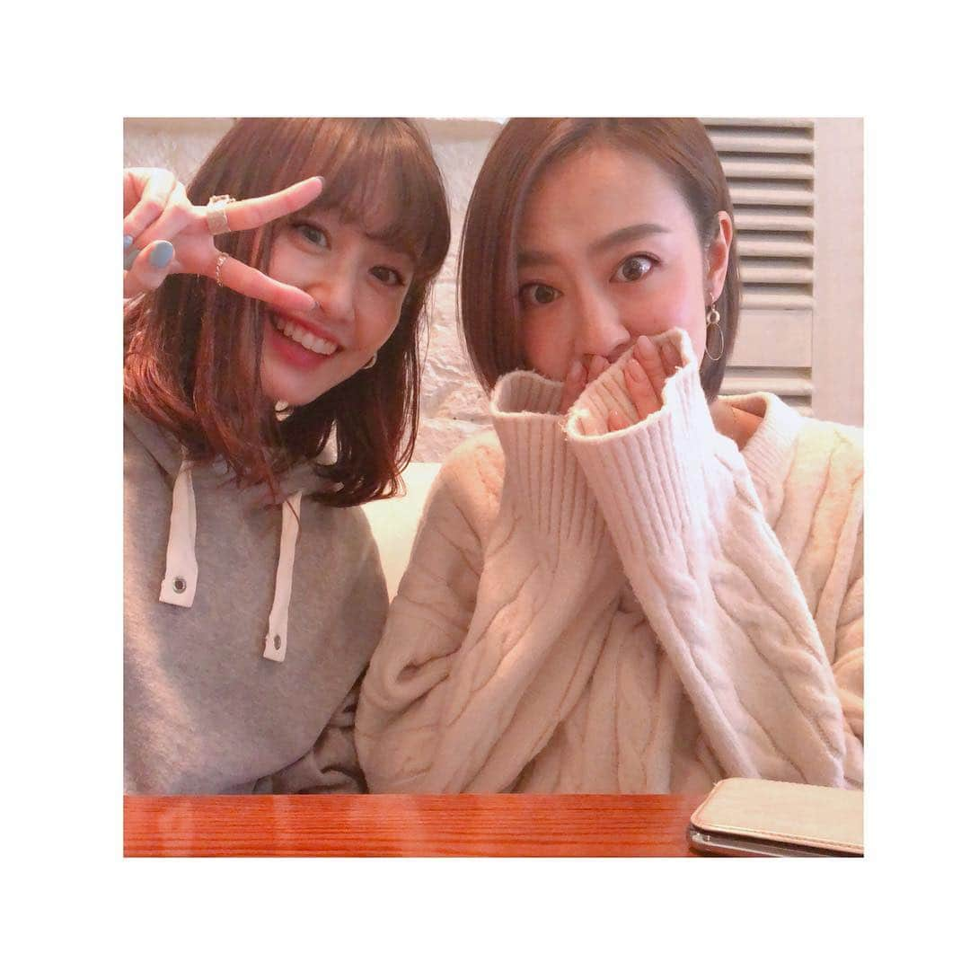 菊井彰子さんのインスタグラム写真 - (菊井彰子Instagram)「樹ちゃん @itsukifukuda とランチ🍴🍛昔はあんなに若くてキャピキャピしてたうちらも今ではもういい大人になりました🤦‍♀️ 樹さん、更に短いショートになっててますますかっこいい女性になってたよ♫お祝いにご馳走して頂きサラッとお会計を済ませてくれて男前過ぎて惚れる🙌💕 簡単にできる樹飯レシピをもらったので私は無敵の嫁になりました💪← #大切な人 #彰子がよき嫁になれますように （祈） #全力サポート」3月26日 15時39分 - yanakiku_kiku