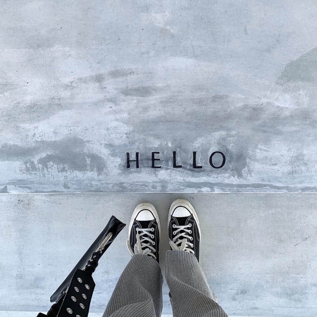 Mie Kawanoのインスタグラム：「HELLO❤︎ 妹の家の玄関アプローチ✔︎ 可愛い𓂃𓂂  先日次男が卒園しました𓅯 お友達にも恵まれ親子共々本当に楽しい 保育園生活を過ごせました♡ 春から小学生なんて信じられないですが にぃにと学校へ行けるのも楽しみなようです♪ ___________________________________________________ #ct70 #bigoter #息子 #親子 #卒園式」