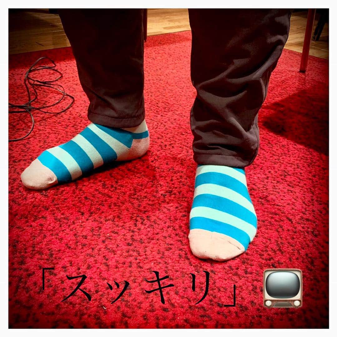 さだまさしさんのインスタグラム写真 - (さだまさしInstagram)「明日のテレビ📺 今日の靴下🧦（笑） 「スッキリ」日本テレビ系 ３月２７日（水）８：００～１０：２５ 早起きだじょ〜💪 . #スッキリ #sukkiri  #さだまさし  #sadamasashi」3月26日 16時00分 - sada_masashi