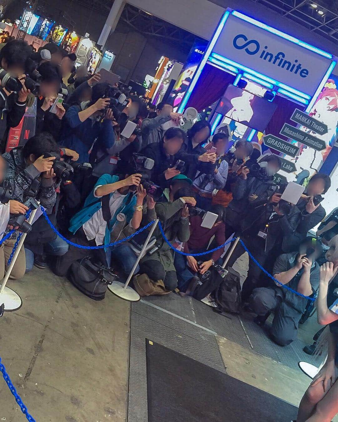 華密美琉さんのインスタグラム写真 - (華密美琉Instagram)「逢坂さん、森嶋さん、小野監督のトークも大盛り上がりですごかった💕なんとわたしも一緒に記念撮影📷ブログやツイートはこちら💁‍♀️ https://twitter.com/chamomi017/status/1110162448936374272?s=21 ‪ガーリー・エアフォース/グリペンの公式コスプレイヤーしました！‬ ‪アニメ放送もみてね！‬ ‪アニメジャパン2019/サテライトブース‬ ‪たくさんブログを更新しました↓‬ ‪https://lineblog.me/chamiblog/archives/1569450.html‬ ‪#AnimeJapan2019 #アニメジャパン #GAF_anime #グリペン撮影会‬ #japan #日本 #event #東京ビッグサイト #ビッグサイト #イベント #アニメジャパン2019 #anime #animejapan #cosplaygirl #cosplay #cosplaymodel #cosplayphoto #cosplayer #グリペン #グリペンかわいい #tokyo #サテライト #アニメ」3月26日 15時53分 - chamomile_chami