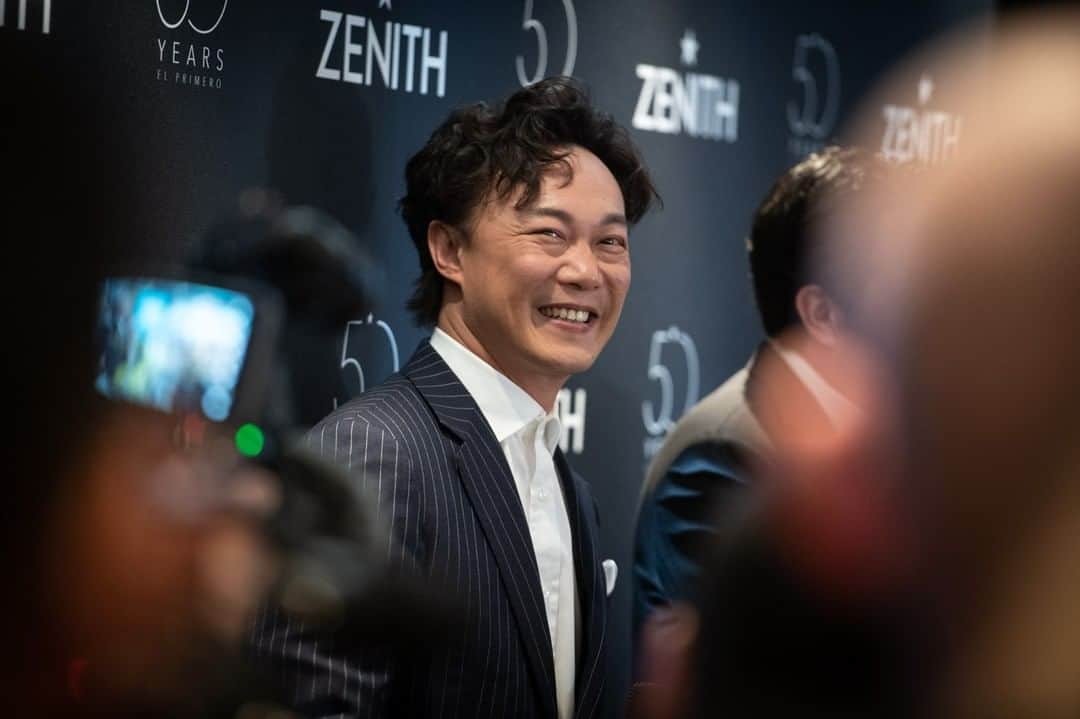 LVMHさんのインスタグラム写真 - (LVMHInstagram)「Eason Chan (@mreasonchan), friend of @Zenithwatches, joined forces with Julien Tornare (@julien.tornare), CEO of the Maison from Le Locle, to introduce the novelties of Zenith Watches during Baselworld 2019. A great way to discover the new DEFY Inventor and DEFY El Primero 21 Carbon. _ #Baselworld #Baselworld2019 #Basel #watches #watchmaking #LVMH #LVMHwatches #Zenith #ZenithWatches #DefyInventor #Defy21 #EasonChan」3月26日 16時05分 - lvmh