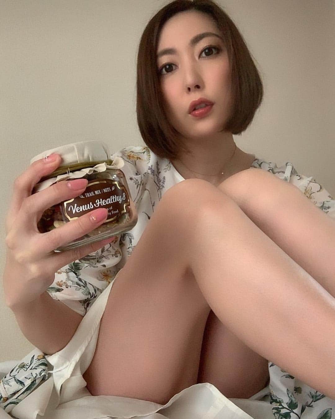のインスタグラム：「北新地のママ、タイガーさん🐯にいただいたナッツ🥜✨ ナッツ大好き💕嬉しい〜( ^ω^ )💕」
