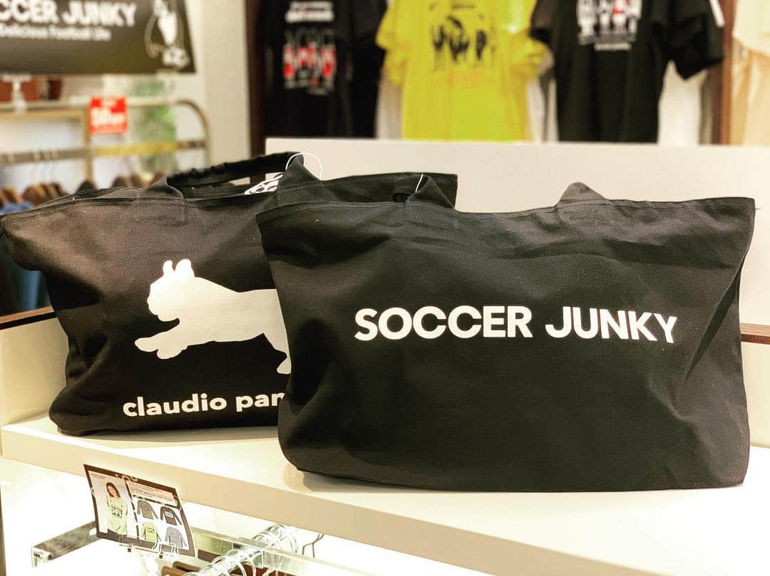 I_am_soccerjunkyさんのインスタグラム写真 - (I_am_soccerjunkyInstagram)「Big tote . #マチが長めなので背負いやすいです #とにかくたくさん入ります #claudiopandiani #soccerjunky #bostonterrier #frenchbulldog #half #dog #buhi」3月26日 16時12分 - soccerjunky_official