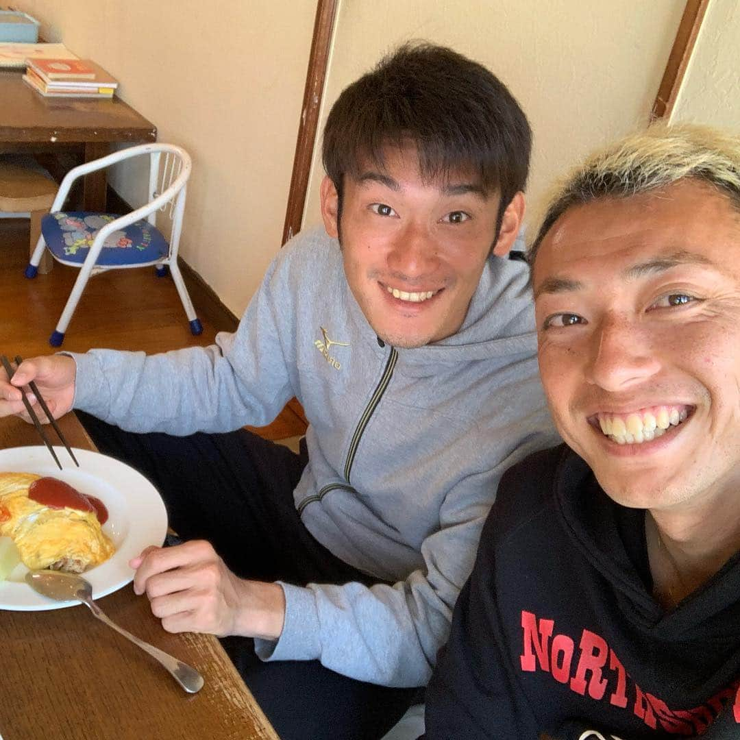 堤俊輔さんのインスタグラム写真 - (堤俊輔Instagram)「洋食屋 青空🍽  ユナイテッドを応援してくれてて、マスターも店員さんも皆さんとても気さくな方々で良い人でした😋✨ いつも応援ありがとうごさいます🙇‍♂️ ハンバーグもオムライスも最高でした🤙🏾 次はアーリオオーリオ食べたい🧐✨ 皆さんも是非行ってみてね❗️ #サッカー  #Jリーグ  #鹿児島ユナイテッドFC #鹿児島 #soccer  #jleague  #kagoshimaunitedfc #kagoshima #堤俊輔  #ツツスタグラム  #チェストー！ #勝手に鹿児島大使 #ttmproject  #共につなぐ未来  #チャリティtシャツ #ランチ #洋食屋青空 #谷口功 #枝本雄一郎  #牛ノ濱拓  #ハンバーグ #オムライス #アーリオオーリオエペペロンチーノ  #次はもう決まってる #ツツスタグルメ」3月26日 16時13分 - shunsuketsutsumi.19