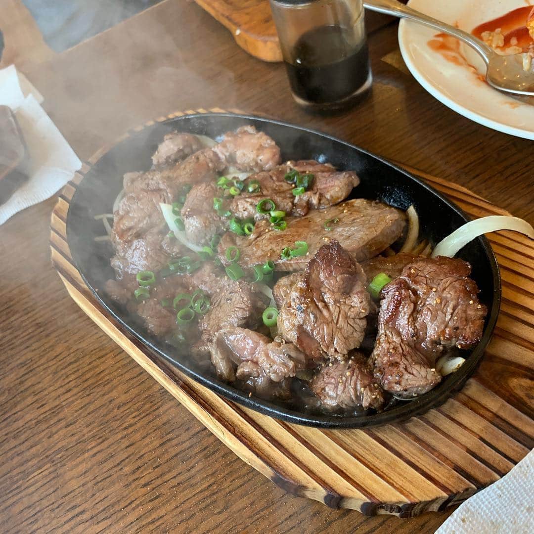 堤俊輔さんのインスタグラム写真 - (堤俊輔Instagram)「洋食屋 青空🍽  ユナイテッドを応援してくれてて、マスターも店員さんも皆さんとても気さくな方々で良い人でした😋✨ いつも応援ありがとうごさいます🙇‍♂️ ハンバーグもオムライスも最高でした🤙🏾 次はアーリオオーリオ食べたい🧐✨ 皆さんも是非行ってみてね❗️ #サッカー  #Jリーグ  #鹿児島ユナイテッドFC #鹿児島 #soccer  #jleague  #kagoshimaunitedfc #kagoshima #堤俊輔  #ツツスタグラム  #チェストー！ #勝手に鹿児島大使 #ttmproject  #共につなぐ未来  #チャリティtシャツ #ランチ #洋食屋青空 #谷口功 #枝本雄一郎  #牛ノ濱拓  #ハンバーグ #オムライス #アーリオオーリオエペペロンチーノ  #次はもう決まってる #ツツスタグルメ」3月26日 16時13分 - shunsuketsutsumi.19