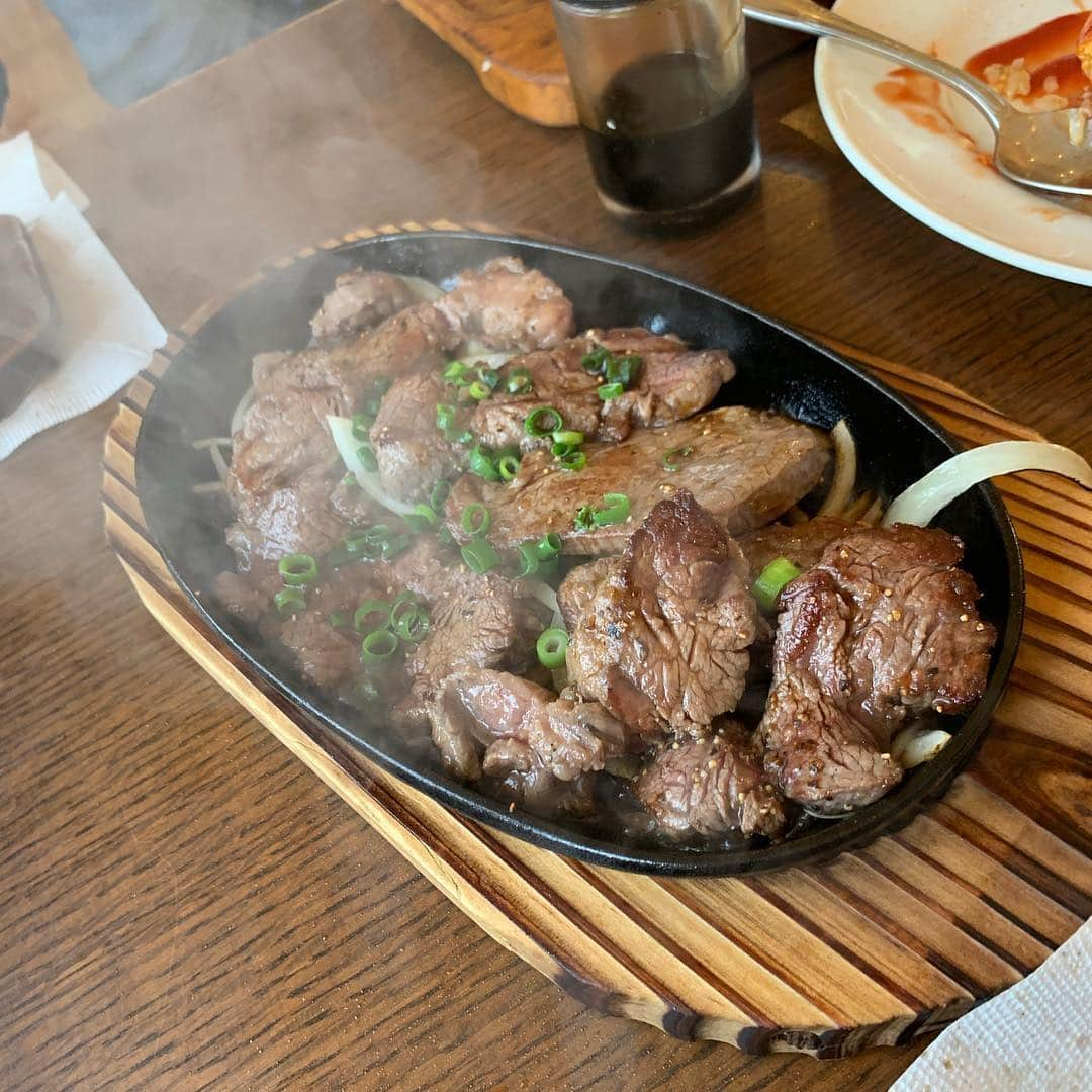 堤俊輔さんのインスタグラム写真 - (堤俊輔Instagram)「洋食屋 青空🍽  ユナイテッドを応援してくれてて、マスターも店員さんも皆さんとても気さくな方々で良い人でした😋✨ いつも応援ありがとうごさいます🙇‍♂️ ハンバーグもオムライスも最高でした🤙🏾 次はアーリオオーリオ食べたい🧐✨ 皆さんも是非行ってみてね❗️ #サッカー  #Jリーグ  #鹿児島ユナイテッドFC #鹿児島 #soccer  #jleague  #kagoshimaunitedfc #kagoshima #堤俊輔  #ツツスタグラム  #チェストー！ #勝手に鹿児島大使 #ttmproject  #共につなぐ未来  #チャリティtシャツ #ランチ #洋食屋青空 #谷口功 #枝本雄一郎  #牛ノ濱拓  #ハンバーグ #オムライス #アーリオオーリオエペペロンチーノ  #次はもう決まってる #ツツスタグルメ」3月26日 16時13分 - shunsuketsutsumi.19