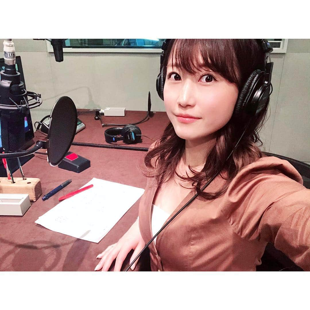 津田麻莉奈さんのインスタグラム写真 - (津田麻莉奈Instagram)「4月からの楽天競馬 新CM❤️ 今日はスタジオでMAです。(すでに撮影したCMの映像にあわせて音声を録音・編集する) ⁑ これまでで一番セリフが多い今回のCM。演技頑張りました。たくさんの方にご覧頂けますように🙏 ⁑ 4月の公開をお楽しみにーーー！！！ ⁑ #楽天競馬 @rakutenkeiba  #楽天競馬ポッイントもらっちゃおう娘 #ポッ娘 #ぽーむす #競馬 #地方競馬 #楽天 #まりなる #津田麻莉奈」3月26日 16時19分 - tsudamarinal