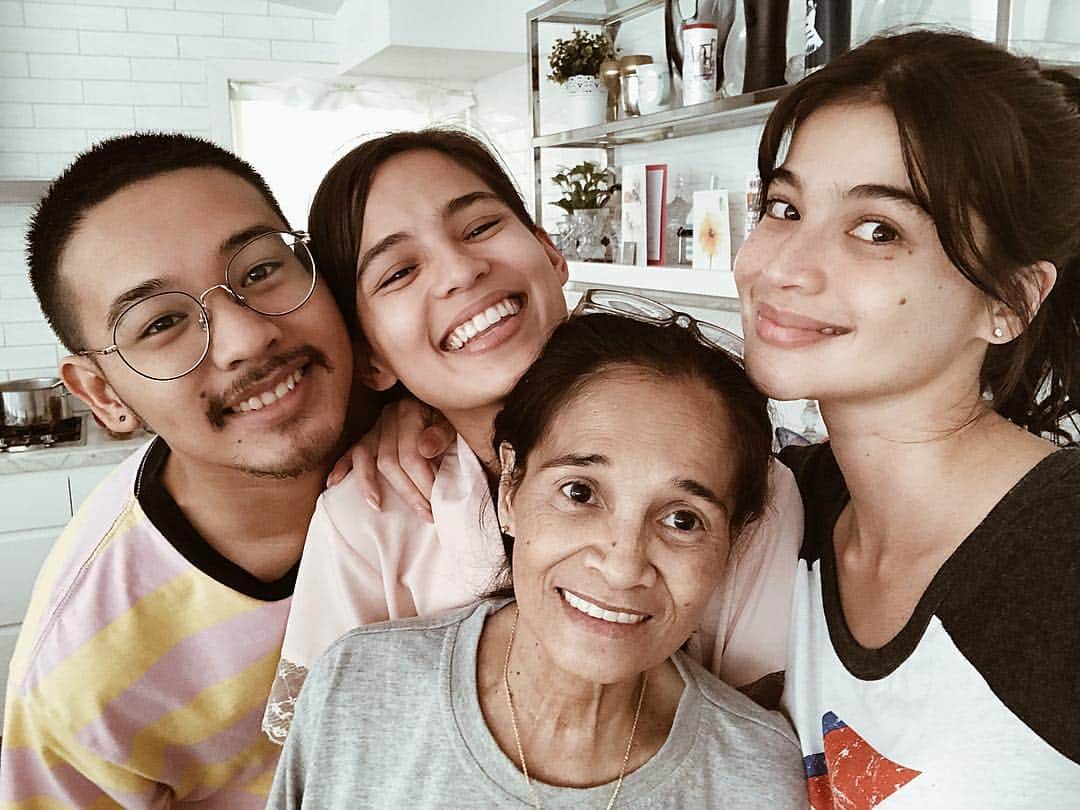 のインスタグラム：「Reunited for mama ❤️ Thank you for all your well wishes. Binabasa ni mama isa-isa ung comments 😂」