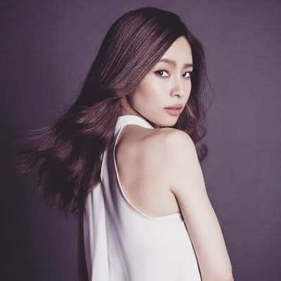 HI-Dさんのインスタグラム写真 - (HI-DInstagram)「来月4/21はLUXURY GROOVEは初の女性アーティストを迎えてのsp回。 今回はMEAJYUと２人で皆様のお越しをお待ちしております。 さらなる規模拡大とより多くの人に来てもらえるイベントを目指して一旦GRAPES KITASANDOのLUXURY GROOVEは最終回になりますので皆さんお見逃しなく！ 俺の畑からの特選無農薬野菜は満を辞してカラードグリーンをお届けします。4/21の予定は空けておいてね。」3月26日 16時36分 - hid_hideo_jp_suomi