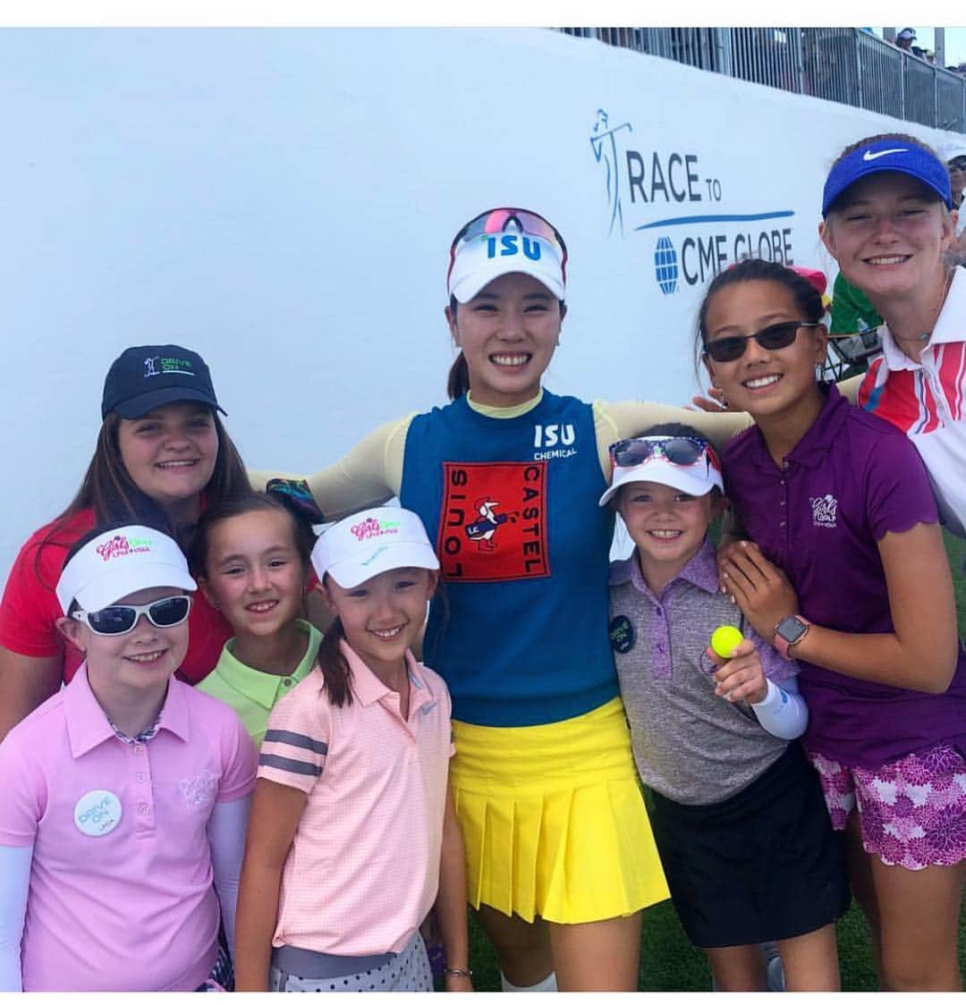 パク・ヒヨンさんのインスタグラム写真 - (パク・ヒヨンInstagram)「Thanks for come over cheering #lpga at #lpgafounderscup #girlsgolfofphoenix see you soon on the LPGA tour ;) little future Lpga players!  Thank you #bankofhopefounderscup  Girls love my clothing;) #louiscastel #isugroup #이수그룹」3月26日 16時30分 - heeyounglpga