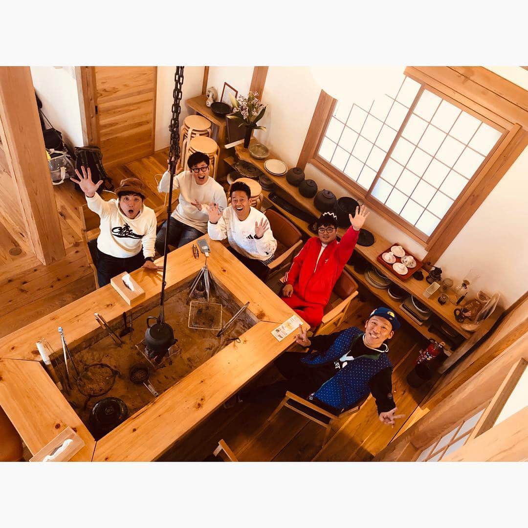 佐田正樹さんのインスタグラム写真 - (佐田正樹Instagram)「去年に引き続き、このメンバーで福島県に来ております！めちゃくちゃ天気いい。  #最高のロケーション #エアビー #エアビー旅行 #エアビーロケ第2弾 #airbnb #thanksairbnb」3月26日 16時33分 - satakisama