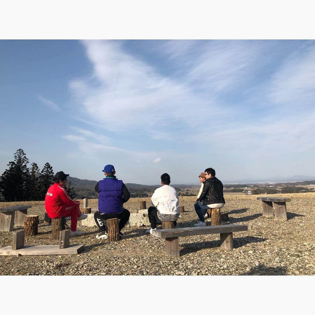 佐田正樹さんのインスタグラム写真 - (佐田正樹Instagram)「去年に引き続き、このメンバーで福島県に来ております！めちゃくちゃ天気いい。  #最高のロケーション #エアビー #エアビー旅行 #エアビーロケ第2弾 #airbnb #thanksairbnb」3月26日 16時33分 - satakisama