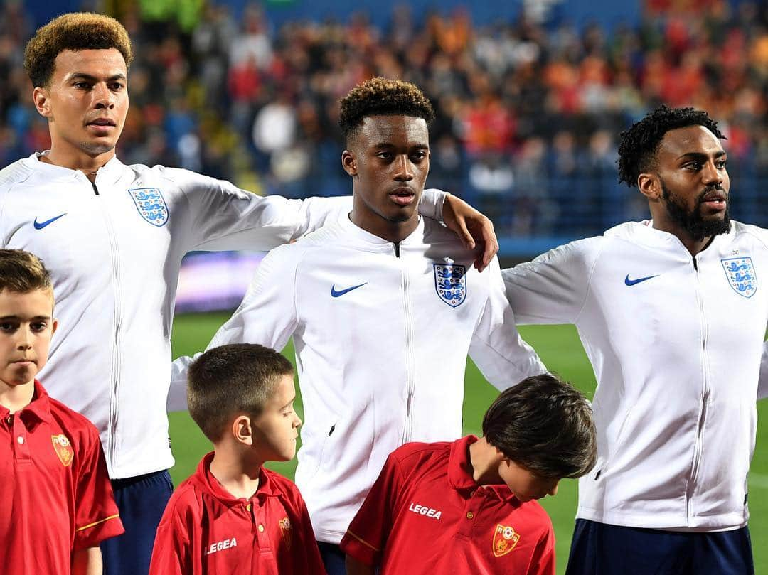 チェルシーFCさんのインスタグラム写真 - (チェルシーFCInstagram)「@Calteck10 became the second youngest male player to start a competitive match for England last night! 👏🦁 #CFC #Chelsea」3月26日 16時40分 - chelseafc