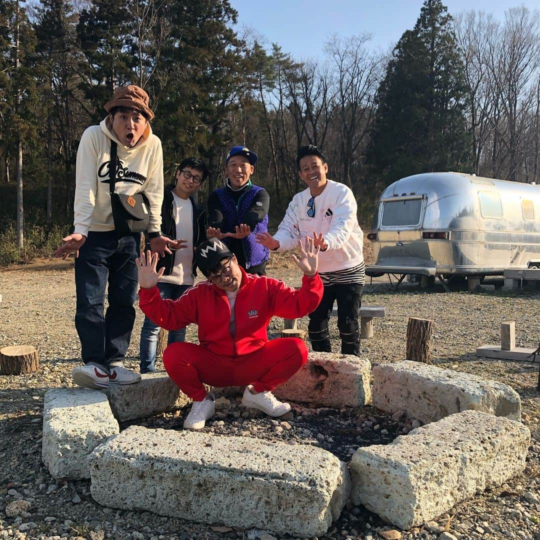 川口徹道さんのインスタグラム写真 - (川口徹道Instagram)「福島県に来ております。  エアビーロケ第2弾‼️ #ThanksAirbnb #エアビー #Airbnb #旅プロジェクト #バーベキュー #焚き火 #五右衛門風呂 #アウトドア #宮川大輔 さん #富士彦 さん #バッドボーイズ佐田 さん #武井俊祐 さん #てつみち  @airbnb」3月26日 16時40分 - tetsumichi0609