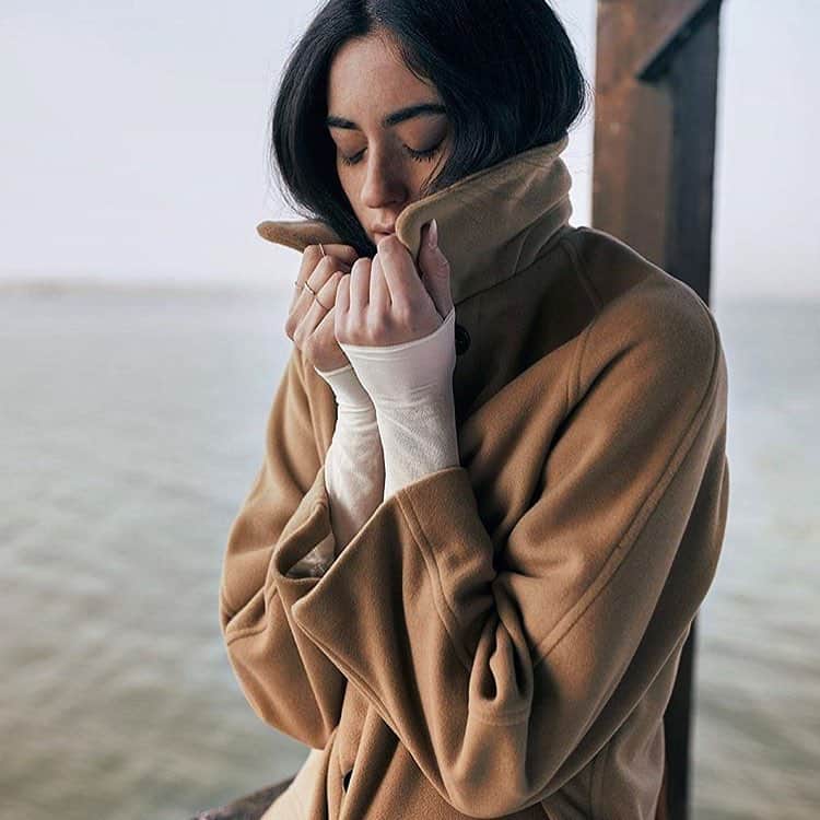 のインスタグラム：「collection PRIVĒE? @vulkanmag 🐪  Ph @davidedalma  Stylist @___beatrix • • • #collectionpriveeofficial #camel #coat #style #vulkan #vulkanmagazin #womensday #womensstyle #fashion #fashionista #mood #shooting #model #magazin #advertise #madeinitaly #shopping #longcoat」